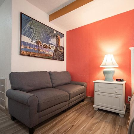 Island Sun Inn & Suites - Venice, Florida Historic Downtown & Beach Getaway الغرفة الصورة