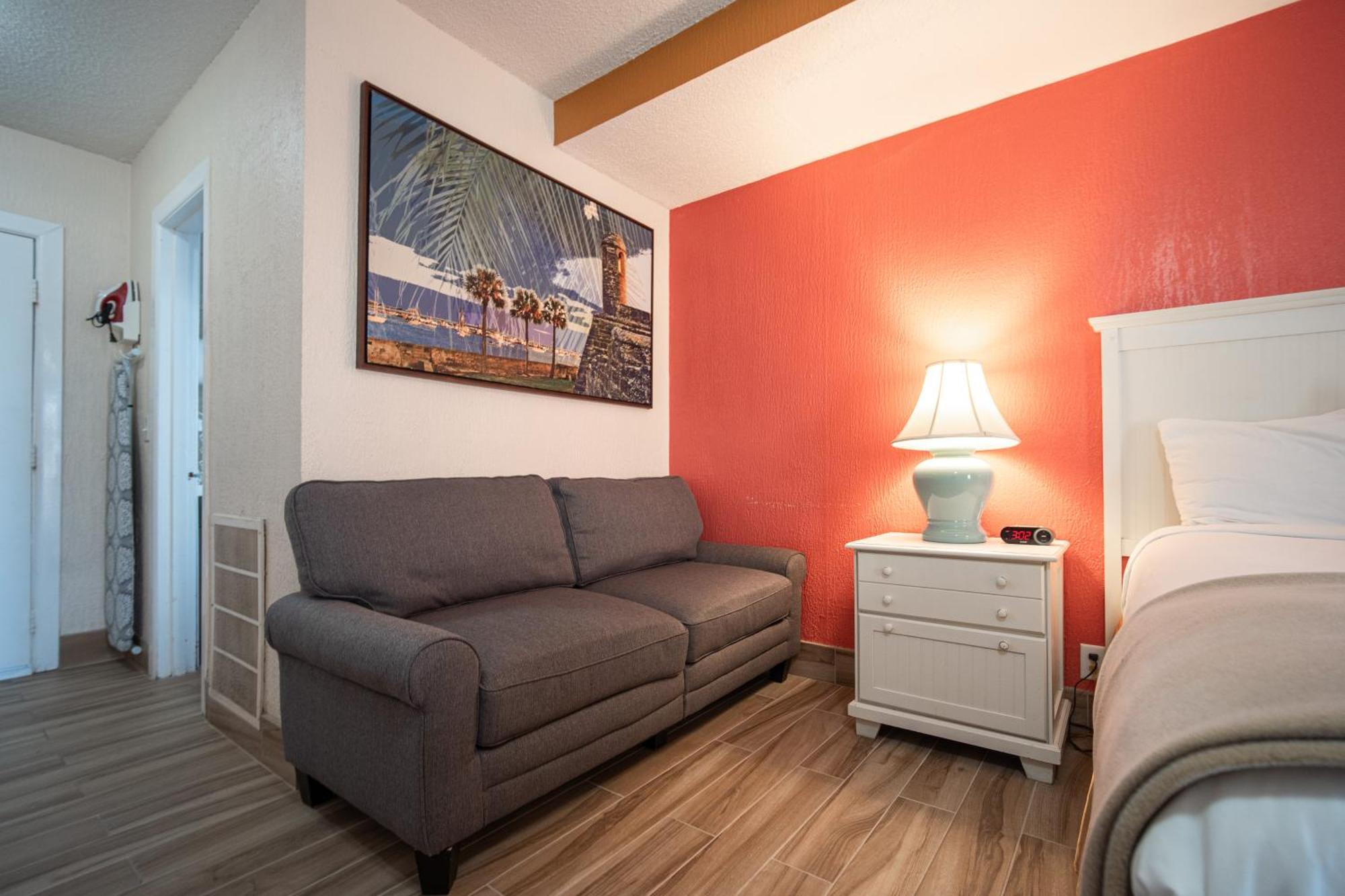 Island Sun Inn & Suites - Venice, Florida Historic Downtown & Beach Getaway الغرفة الصورة
