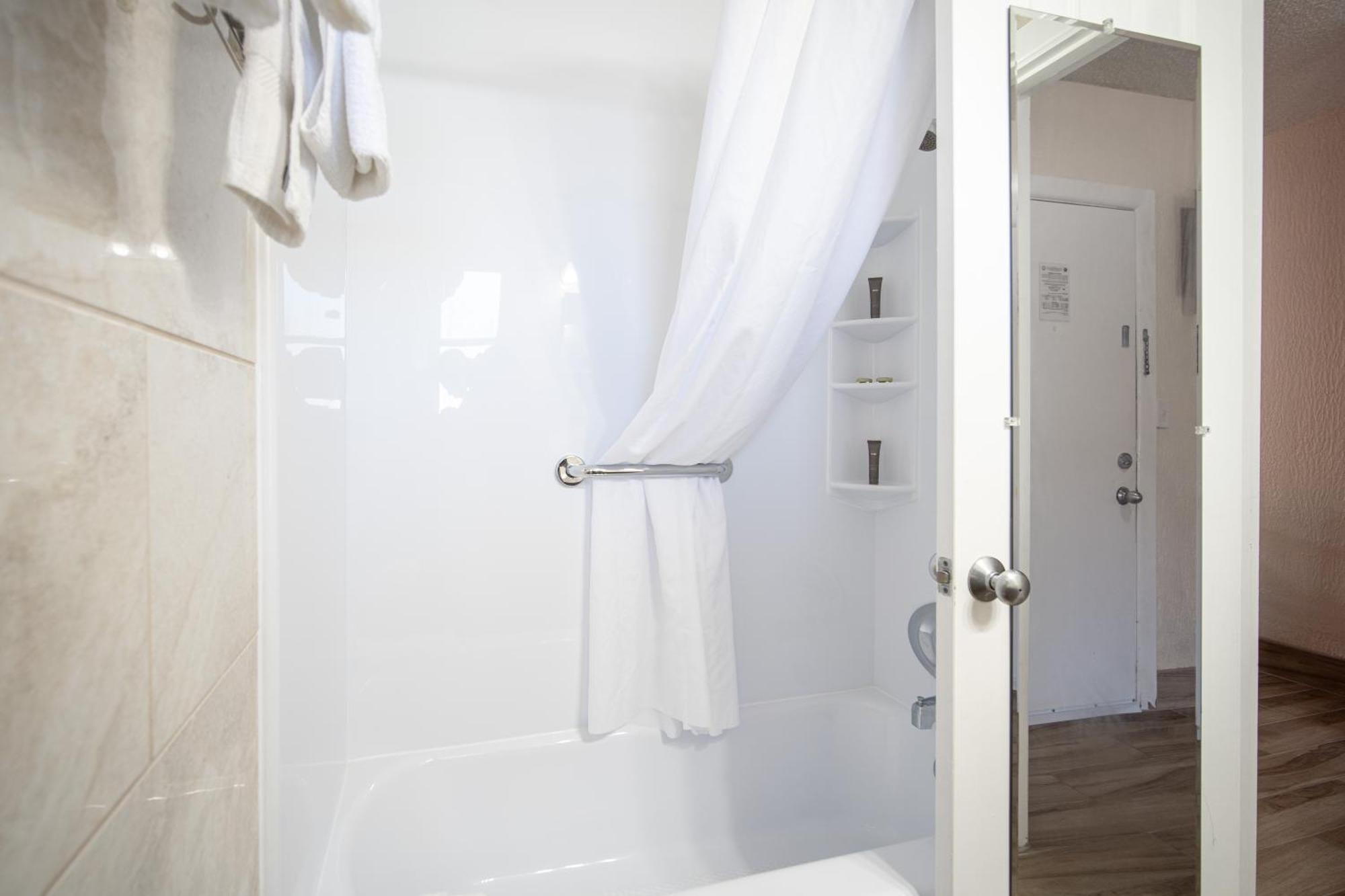 Island Sun Inn & Suites - Venice, Florida Historic Downtown & Beach Getaway الغرفة الصورة