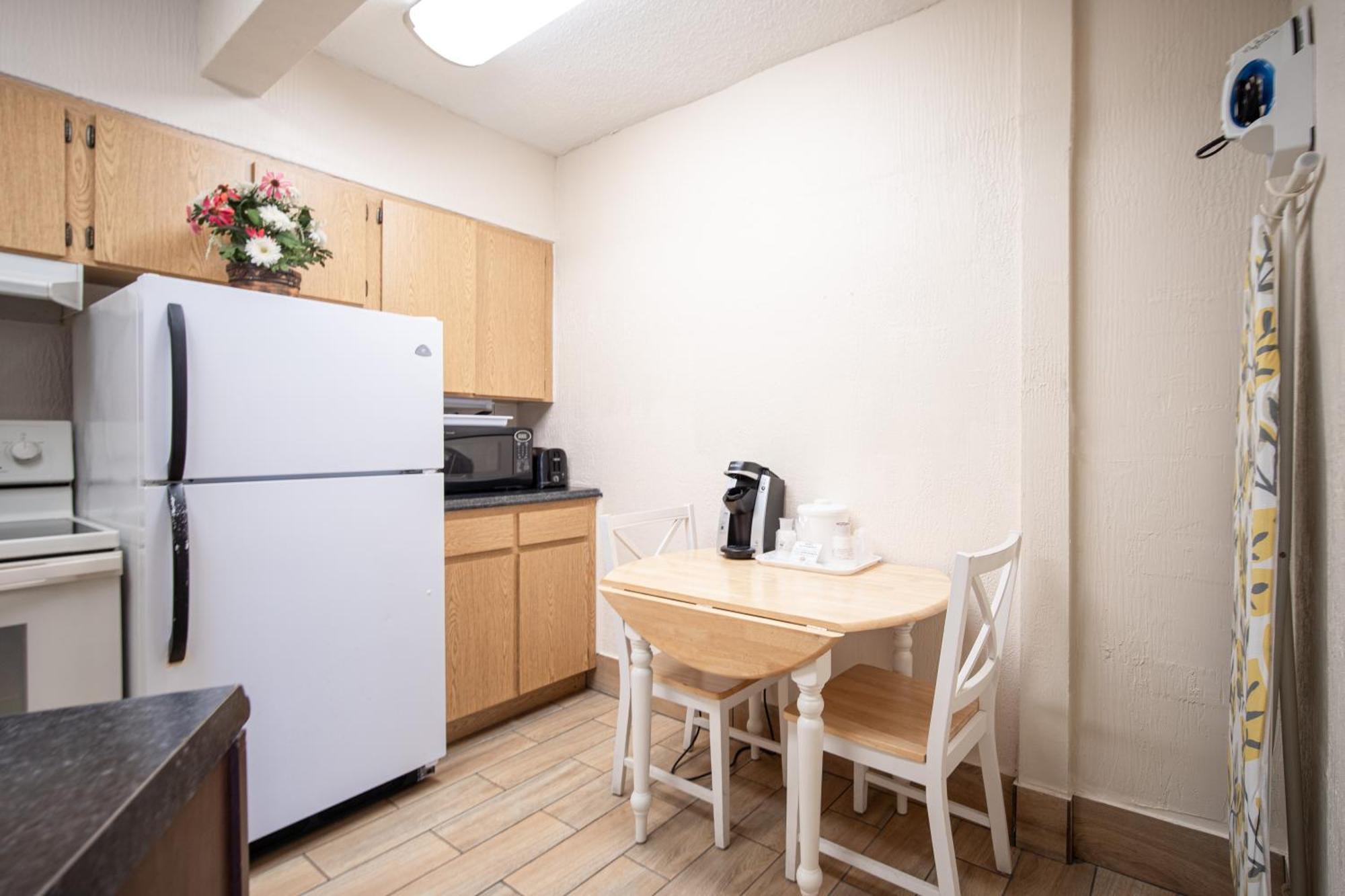 Island Sun Inn & Suites - Venice, Florida Historic Downtown & Beach Getaway الغرفة الصورة