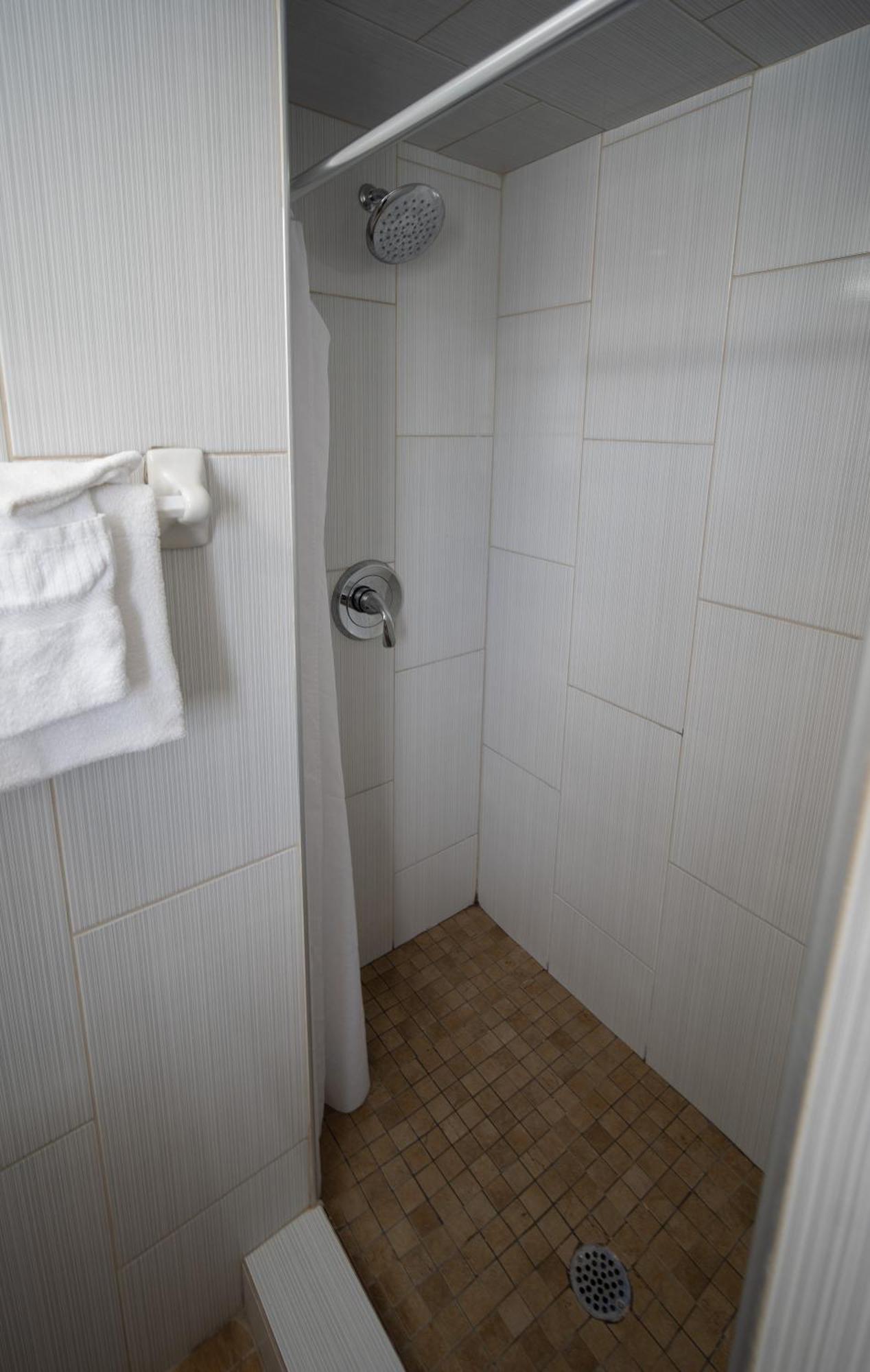 Island Sun Inn & Suites - Venice, Florida Historic Downtown & Beach Getaway الغرفة الصورة