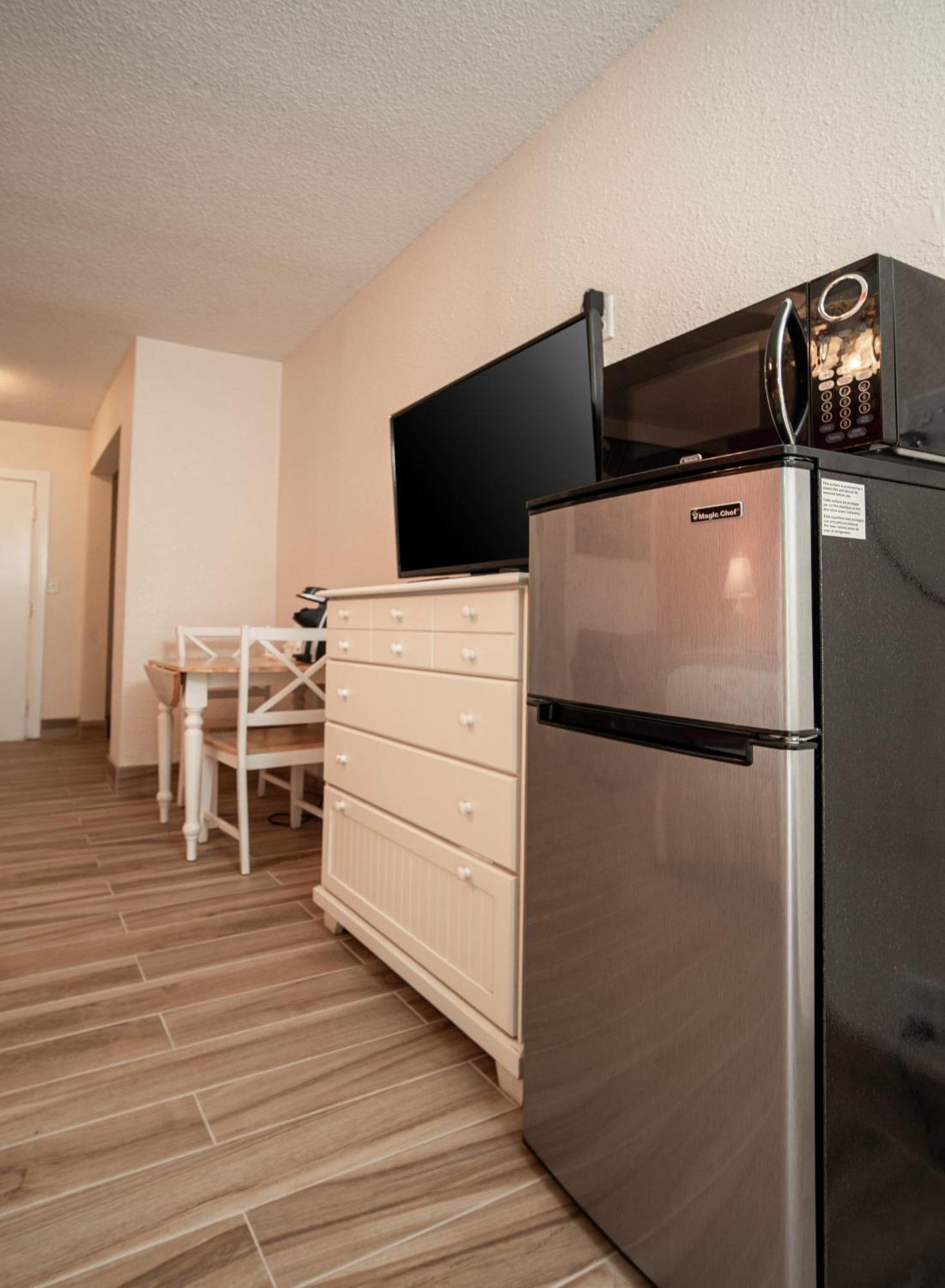 Island Sun Inn & Suites - Venice, Florida Historic Downtown & Beach Getaway الغرفة الصورة