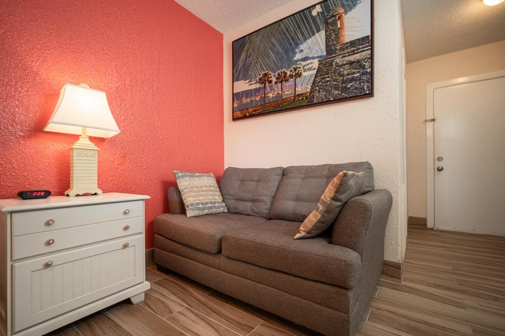 Island Sun Inn & Suites - Venice, Florida Historic Downtown & Beach Getaway الغرفة الصورة