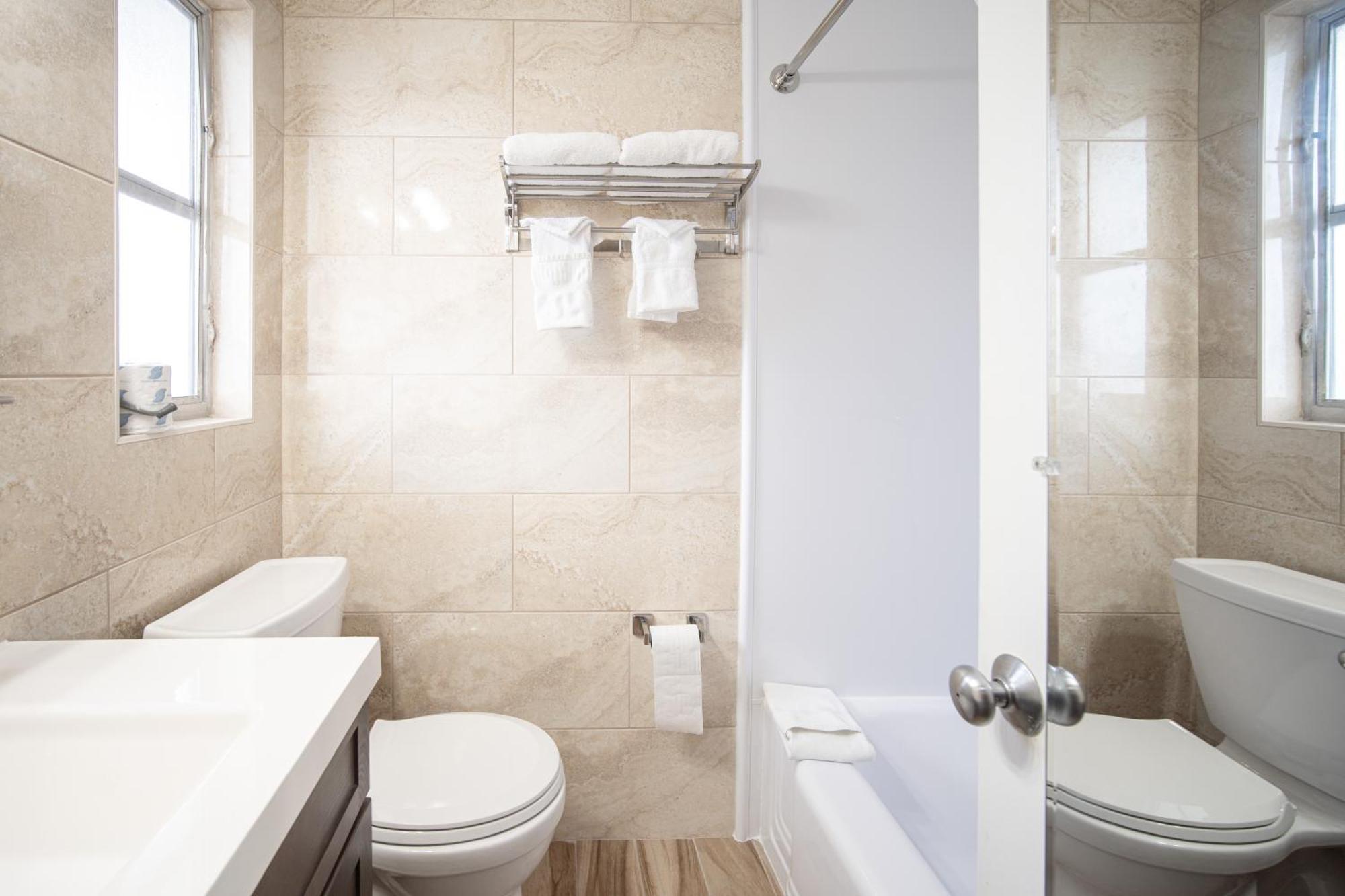 Island Sun Inn & Suites - Venice, Florida Historic Downtown & Beach Getaway الغرفة الصورة