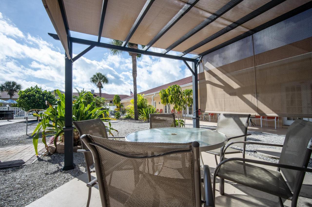 Island Sun Inn & Suites - Venice, Florida Historic Downtown & Beach Getaway المظهر الخارجي الصورة