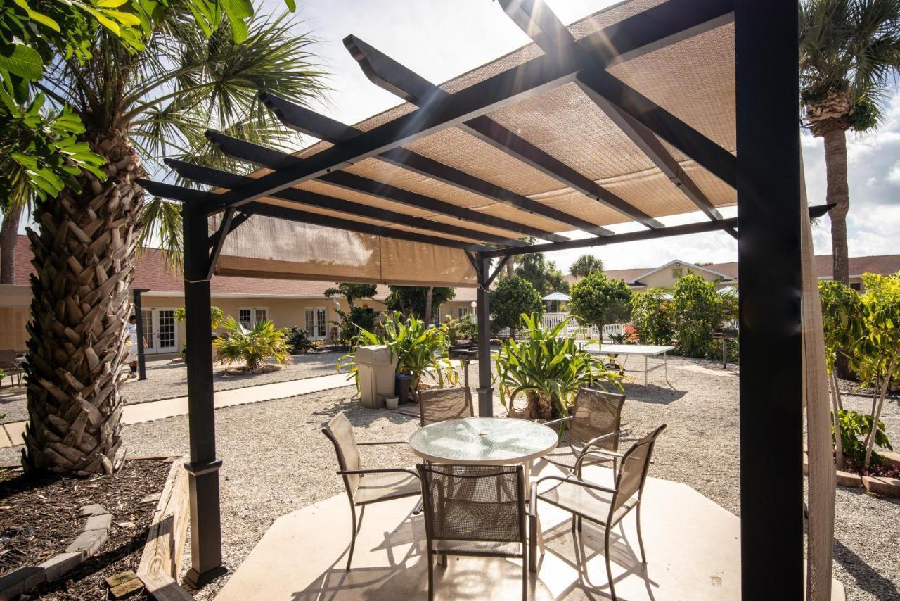 Island Sun Inn & Suites - Venice, Florida Historic Downtown & Beach Getaway المظهر الخارجي الصورة