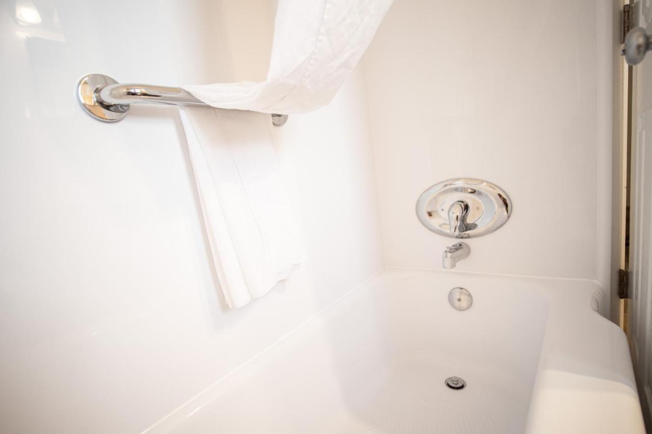 Island Sun Inn & Suites - Venice, Florida Historic Downtown & Beach Getaway الغرفة الصورة